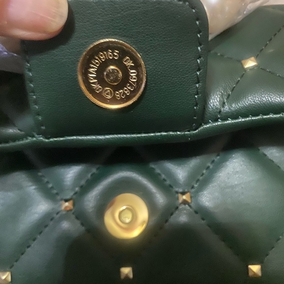 Badgley Mischka Green Quilted Crossbody Bag - Picture 4 of 10